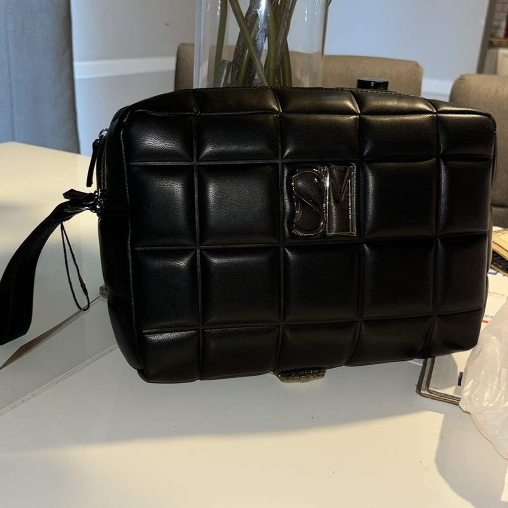 NWT STEVE MADDEN 💗💗🍃😊⬆️SM Black Quilted Clutch